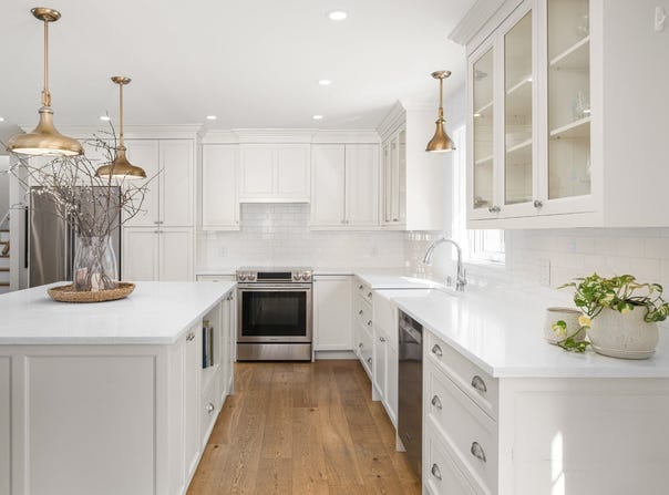 59 White Pine Drive, Beaconsfield, QC H9W 5E4