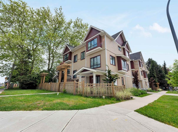 9128 149 Street 2, Surrey, BC V3R 3Z6