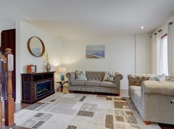9 Rue Flaubert, Candiac, QC J5R 0C1
