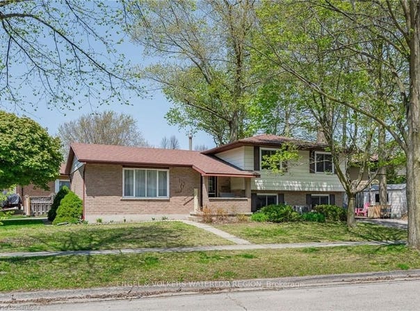 113 Martinglen Crescent, Kitchener, ON N2E 2A3