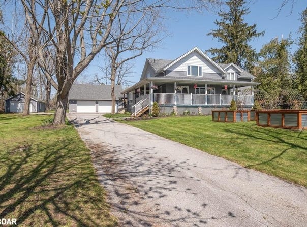 112 Lakeshore Road W, Oro-Medonte, ON L0L 2E0