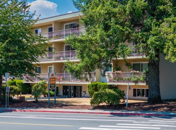 1015 Cumberland Rd 402, Courtenay, BC V9N 2E7