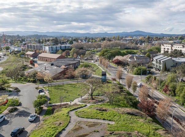83 Saghalie Rd 905, Victoria, BC V9A 0E7