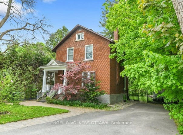 141 Minto Place, Rockcliffe Park, ON K1M 0B6