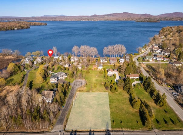 Rue Alarie, Lac-Brome, QC J0E 1R0