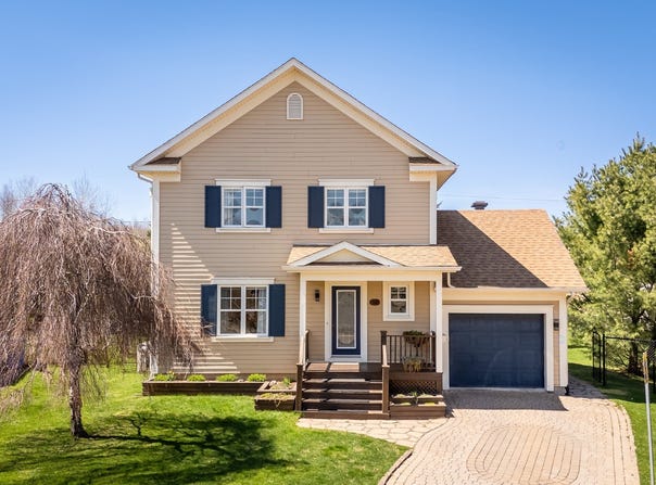 60 Rue des Soeurs-de-St-Joseph, Bromont, QC J2L 0E2