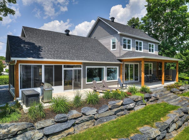 2113 Rue Pierre-Hamel, Magog, QC J1X 5T9