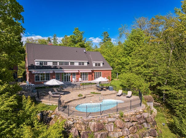 1087 Ch. Dunant, Sainte-Anne-des-Lacs, QC J0R 1B0