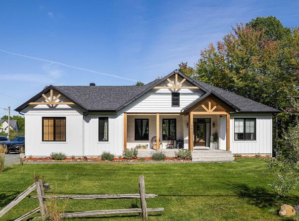 303 Rue Bergeron E., Granby, QC J2H 0L7