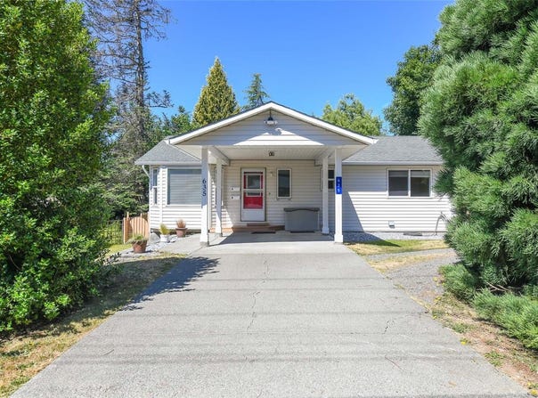 635 Pritchard Rd, Comox, BC V9M 3J1