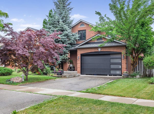 569 Phoebe Crescent, Burlington, ON L7L 6H7