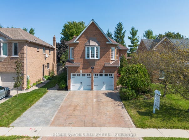 19 Grand Forest Drive, Barrie, ON L4N 7E7