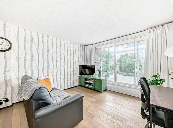 635 57 Avenue SW 305, Calgary, AB T2V 0H5