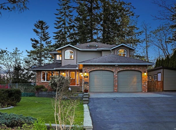 2371 Steelhead Rd, Campbell River, BC V9W 4P4