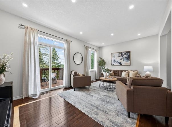 533 Wasaga Crescent, Waterloo, ON N2V 2Y8