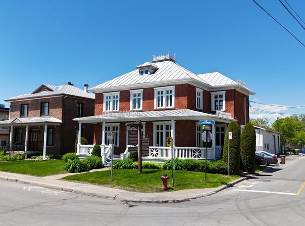 415 Rue du Village, Repentigny (Le Gardeur), QC J5Z 1S6