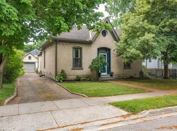 35 Birch Street, Cambridge, ON N1R 2M4