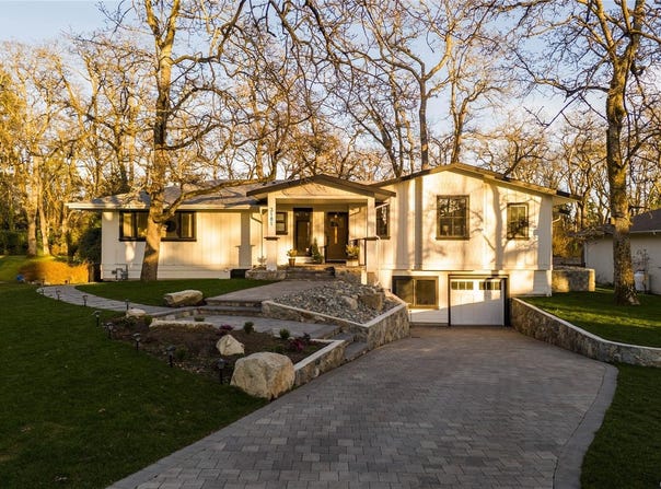 3181 Woodburn Ave, Oak Bay, BC V8P 5B8