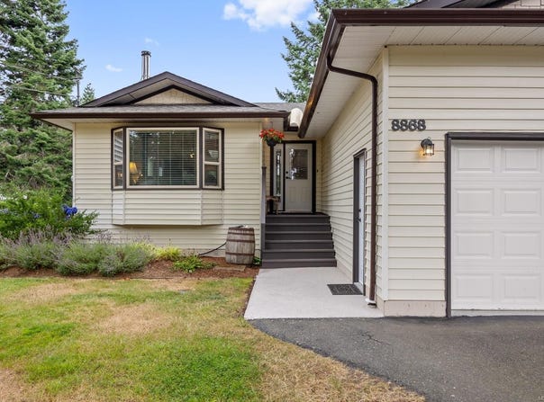 8868 Henderson Ave, Black Creek, BC V9J 1A6