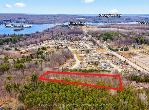 1056 Fuller Avenue, Penetanguishene, ON L9M 1G7