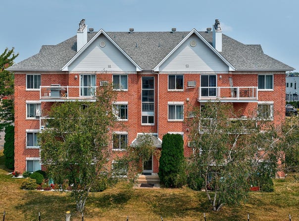 70 Av. de Balmoral, La Prairie, QC J5R 4L5