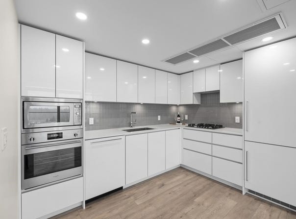 10428 Whalley Boulevard 1901, Surrey, BC V3T 1W6