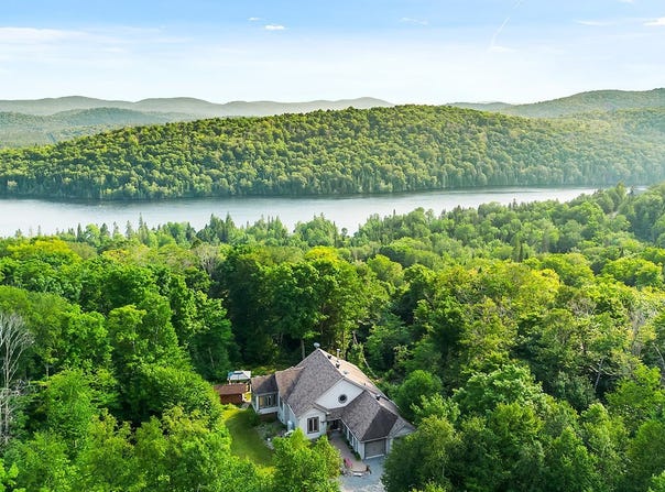 140 Ch. Éric, Val-des-Lacs, QC J0T 2P0