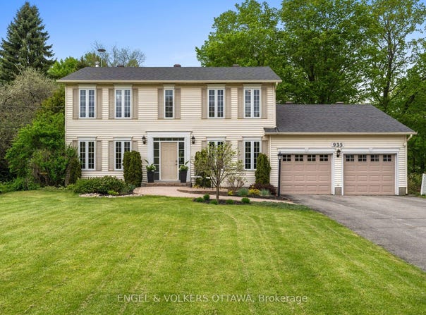 935 Fieldown Street, Orleans - Cumberland and Area, ON K4C 1B9