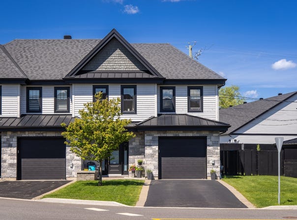 171 Rue de l'Aigle, Bromont, QC J2L 0S8