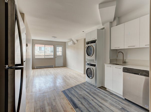 11825 Rue Ranger 206, Montréal (Ahuntsic-Cartierville), QC H4J 2K7