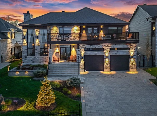 714 Rue Martel, Chambly, QC J3L 0W7