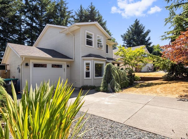 1273 Noel Ave, Comox, BC V9N 4A3