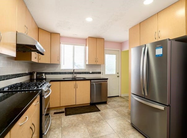 2575 E 29th Avenue, Vancouver, BC V5R 1V2