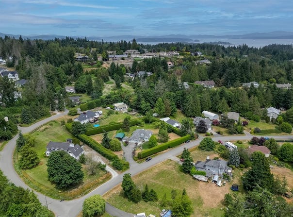10978 Cedar Lane, North Saanich, BC V8L 5R1