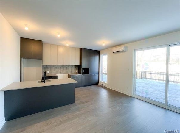 9275 Boul. de la Grande-Allée 102, Mirabel, QC J7J 0N6