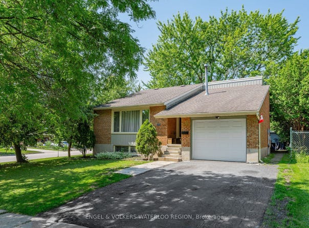 31 Mulberry Lane, Waterloo, ON N2L 5L4
