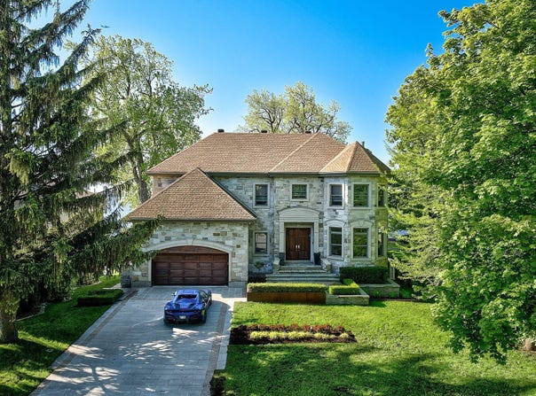 12 Av. Stewart, Pointe-Claire, QC H9S 5T5