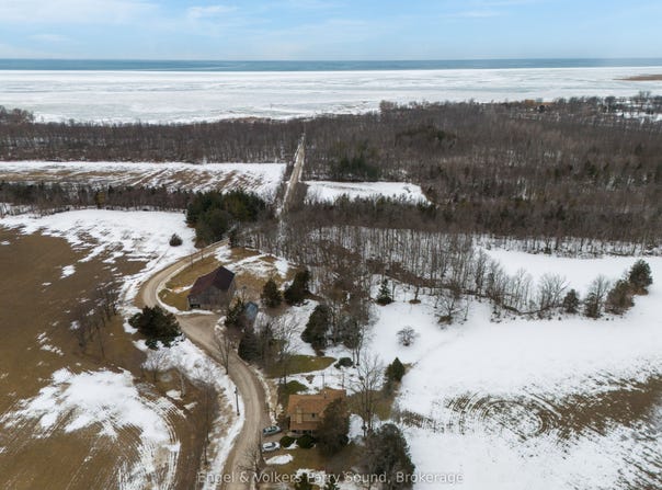 9024 Wood Drive, Lambton Shores, ON N0N 1J0