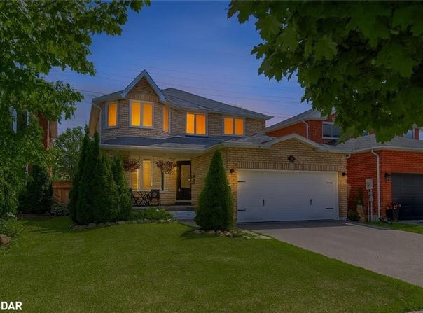 33 Etherington Crescent, Barrie, ON L4N 7T2