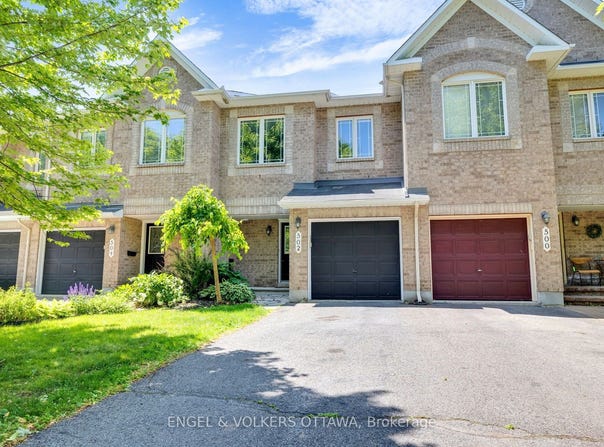 502 Woodchase Street, Kanata, ON K2W 1J4