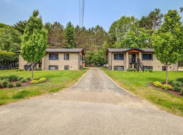2252 Ch. du Village, Mont-Tremblant, QC J8E 1E9