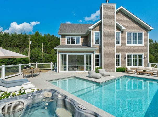 12 Rue Dupuis, Lac-Brome, QC J0E 1V0