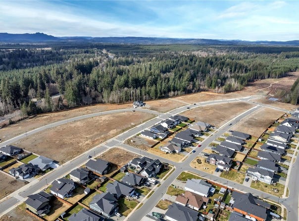757 Salmonberry St, Campbell River, BC V9H 0G1