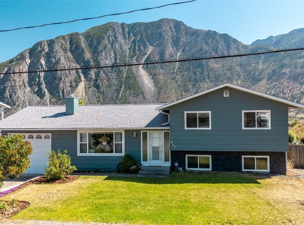 531 3rd Avenue, Keremeos, BC V1L 2B3