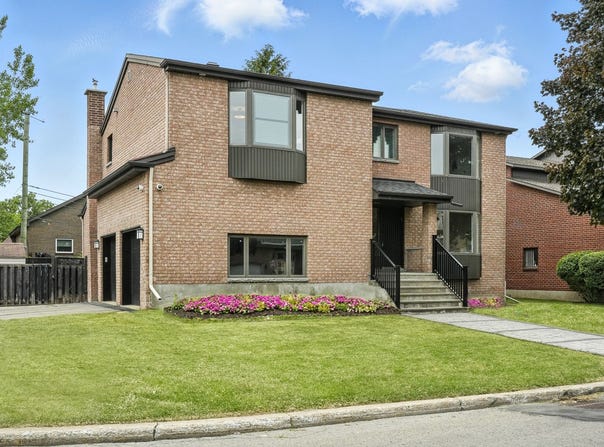 131 Rue Mozart, Dollard-des-Ormeaux, QC H9G 3A2