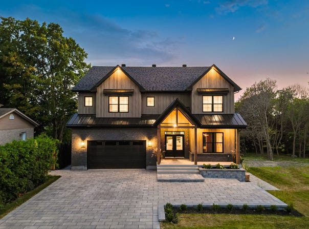 1795 Rue Montarville, Saint-Bruno-de-Montarville, QC J3V 3V2