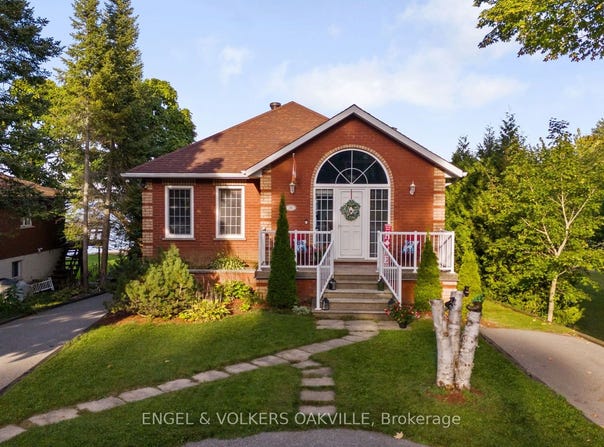 216 Robins Point Road, Tay, ON L0K 2A0