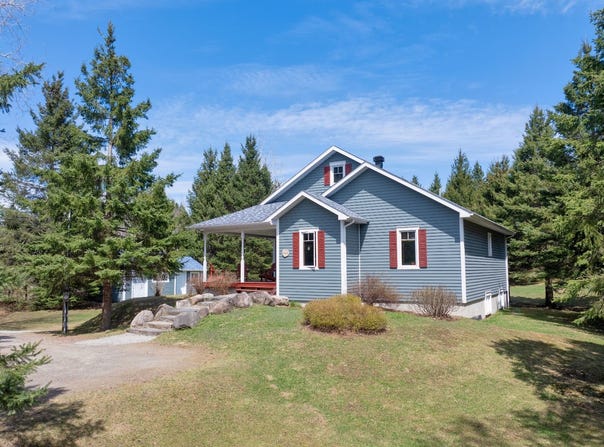 560 Rue Coupal, Mont-Tremblant, QC J8E 2P1