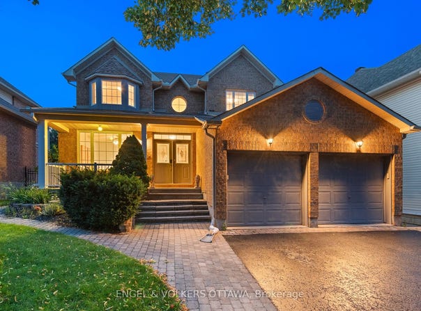 26 Redcar Crescent, Kanata, ON K2K 3E3