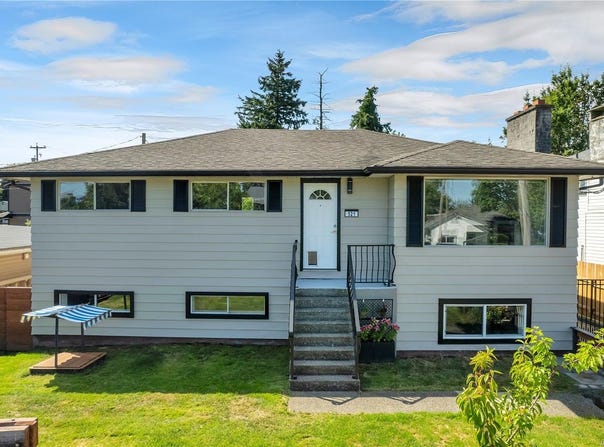521 6th Ave, Campbell River, BC V9W 3Z6
